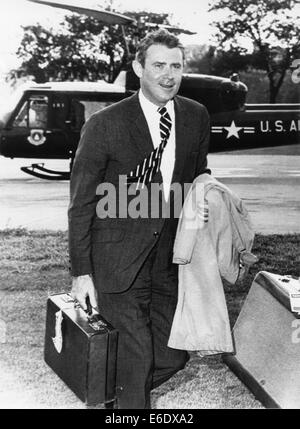 Cyrus R. Vance, stellvertretenden US-Unterhändler bei Paris Friedensgespräche, Rückkehr nach Washington DC, USA, per Hubschrauber, 16. Juli 1968 Stockfoto