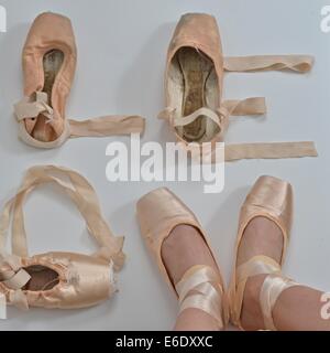 Liebe mit Pointe Ballettschuhe geschrieben. Stockfoto