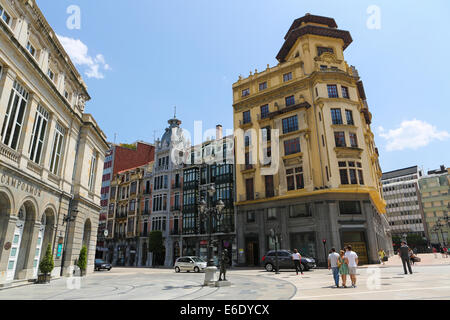 OVIEDO, Spanien - 17. Juli 2014: Typische Architektur im Zentrum von Oviedo, Asturien, Spanien. Stockfoto