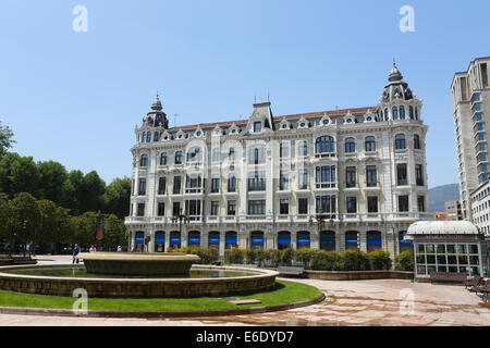 OVIEDO, Spanien - 17. Juli 2014: Santa Lucia Gebäude im Zentrum von Oviedo, Asturien, Spanien. Stockfoto