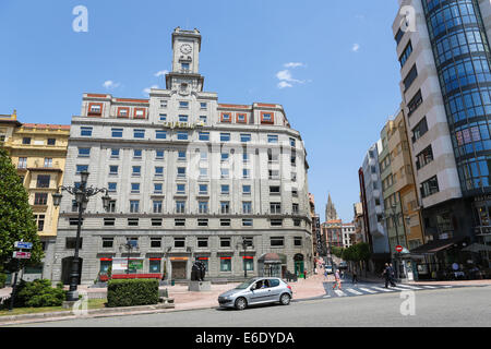 OVIEDO, Spanien - 17. Juli 2014: CajAstur Gebäude im Zentrum von Oviedo, Asturien, Spanien. Stockfoto