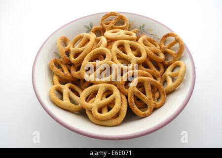 Eine Schüssel Bretzel Knots Snack Food Stockfoto