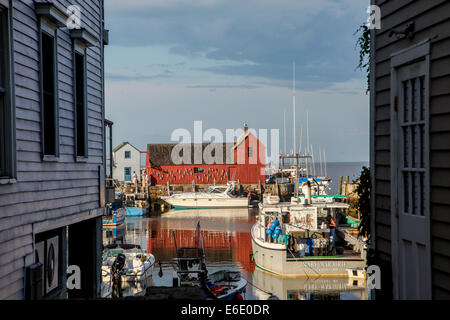 Eine Ansicht von Rockport Harbour, Massachusetts und das rote Gebäude Wissen als Motiv Nummer Eins Stockfoto