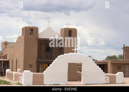 San Geronimo oder Hieronymus, Kapelle in Taos, New Mexiko, abgeschlossen im Jahre 1850, die ursprüngliche Kirche der Krieg mit Mexiko zu ersetzen. Stockfoto