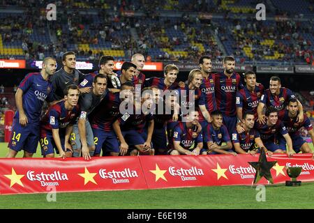 Barcelona, Spanien. 18. August 2014. Barcelona-Team Gruppe Fußball: Barcelona feiern nach zufriedenstellen Vorsaison Spiel "Joan Gamper Trophy" zwischen Barcelona und Leon FC im Camp Nou Stadion in Barcelona, Spanien. © Mutsu Kawamori/AFLO/Alamy Live-Nachrichten Stockfoto