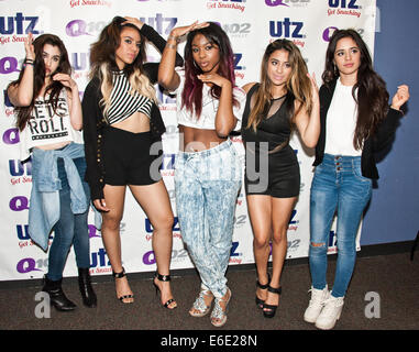 Bala Cynwyd, Pennsylvania, USA. 21. August 2014. (L, R) Lauren Jauregui, Dinah Jane Hansen, Normani Hamilton, Ally Brooke und Camila Cabello von American Girl-Group fünften Harmonie Pose bei Q102 Performance Theater auf 21. August 2014 in Bala Cynwyd, Pennsylvania, USA. Bildnachweis: Paul Froggatt/Alamy Live-Nachrichten Stockfoto