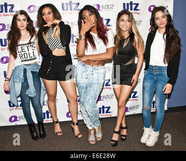 Bala Cynwyd, Pennsylvania, USA. 21. August 2014. (L, R) Lauren Jauregui, Dinah Jane Hansen, Normani Hamilton, Ally Brooke und Camila Cabello von American Girl-Group fünften Harmonie Pose bei Q102 Performance Theater auf 21. August 2014 in Bala Cynwyd, Pennsylvania, USA. Bildnachweis: Paul Froggatt/Alamy Live-Nachrichten Stockfoto