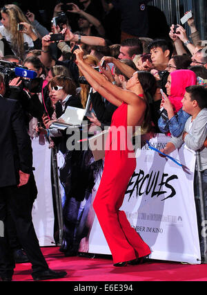 Berlin, Deutschland. 21. August 2014. Irina Shayk besucht die Premiere des "Herkules" in Berlin. Bildnachweis: Dpa picture Alliance/Alamy Live News Stockfoto