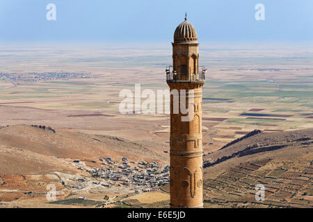 Mesopotamian Ebene und Minarett der großen Moschee Ulu Camii, Mardin, südöstliche Anatolia Region Anatolien, Türkei Stockfoto