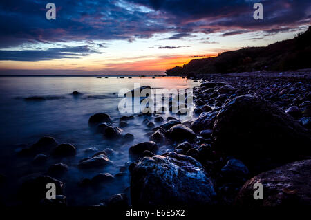 Morgen-Atmosphäre an der Ostsee, Surf waschen um Felsen, Timmendorfer Strand, Niendorf, Ost Holstein Stockfoto