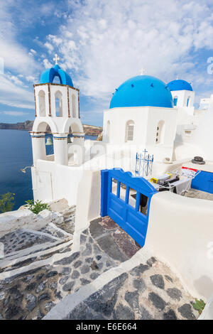 Blaue Dach Kirche von Oia, Santorini Grecce Stockfoto