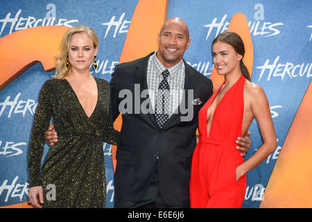 Berlin, Deutschland. 21. August 2014. Norwegische Schauspielerin Ingrid Bolsø Berdal, US-amerikanischer Schauspieler und Wrestler Dwayne "The Rock" Johnson und russische Model Irina Shayk kümmern sich um die Premiere des Films "Hercules: The thrakischen Kriege im Cinestar Kino im Sony Center in Berlin, Deutschland. Am 21. August 2014. Bildnachweis: Dpa picture Alliance/Alamy Live News Stockfoto