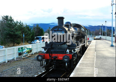 Dampf-Lok "E V Cooper Engineer" auf der Strathspey Steam Railway in Nethy Bridge, Schottland Stockfoto