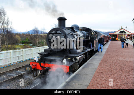 Dampf-Lok "E V Cooper Engineer" auf der Strathspey Steam Railway in Nethy Bridge, Schottland Stockfoto