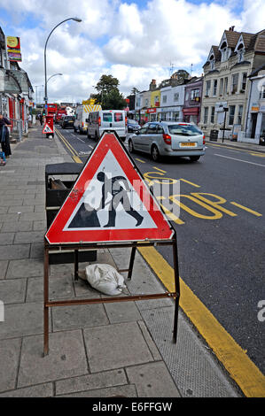 Brighton UK - melden Sie sich Männer auf Arbeit Straßenbauarbeiten Straße an Straße Stockfoto