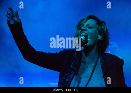 Cumiana, Italien. 21. August 2014. Die italienische Sängerin, Irene Grandi funktioniert akustisches Konzert bei Zoom. Bildnachweis: Elena Aquila/Pacific Press/Alamy Live-Nachrichten Stockfoto