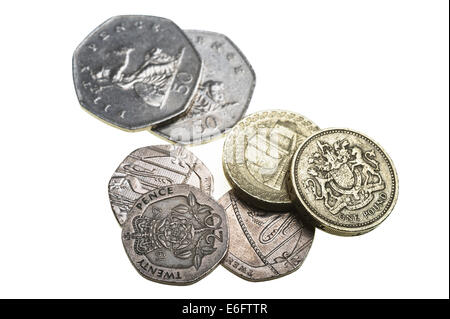 Kleine Gruppe von UK Sterling Münzen. Schneiden Sie auf weiß. Stockfoto
