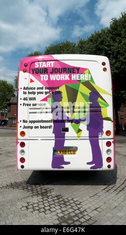 Waltham Forest Jobs Bus geparkt in Walthamstow High Street, Walthamstow E17 London UK KATHY DEWITT Stockfoto