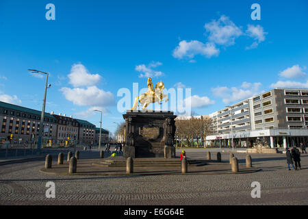 DRESDEN, Deutschland - JAN, 12: Die Statue des Augustus II das starke (Goldener Reiter) in Dresden, Deutschland am 12. Januar 2014 Stockfoto