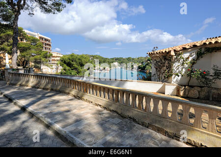 Calle De La Virgen del Carmen in Cala Figuera mit Blick auf Hafen, Mallorca, Balearische Inseln, Spanien, Europa Stockfoto