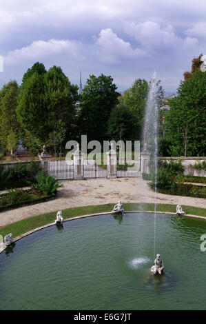 Brunnen und Haupteingang in der Villa della Regina Schloss in Turin, Italien Stockfoto