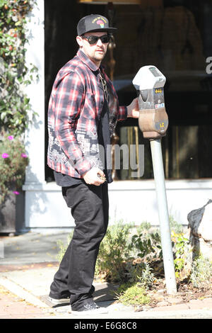 Benji und Joel Madden und ein Freund unterwegs auf Melrose Ort West Hollywood mit: Joel Madden wo: Los Angeles, California, Vereinigte Staaten von Amerika bei: 14. Februar 2014 Stockfoto