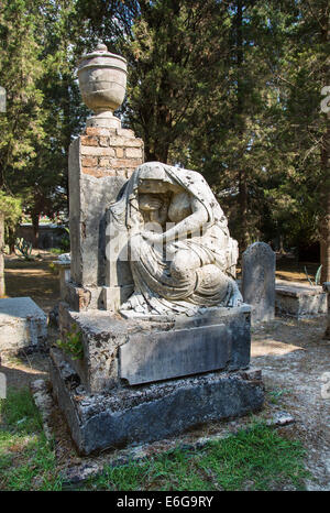 Sehenswürdigkeiten in Korfu Stadt: interessanter Ort - Antike und alte britische Friedhof. Hier Skulptur von Maria Stockfoto