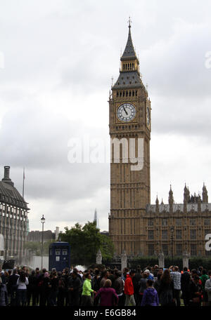 London, UK, 22. August 2014. Peter Capaldi und Jenna Coleman besuchen einen Fototermin vor der neuen BBC Serie "Dr. Who" im Parl Stockfoto