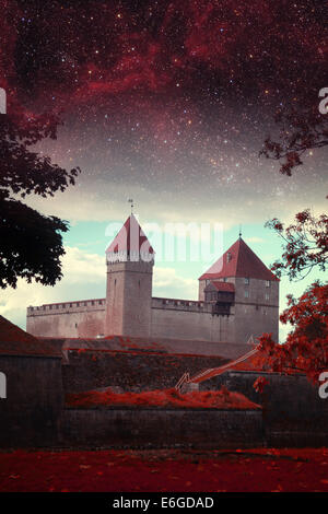 Tallinn mystische Nacht. Elemente dieses Bildes, eingerichtet von der NASA Stockfoto