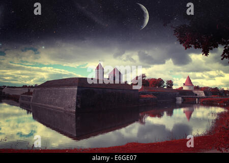 Tallinn mystische Nacht. Elemente dieses Bildes, eingerichtet von der NASA Stockfoto