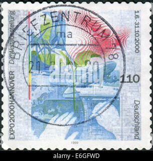 Deutschland - CIRCA 1999: Briefmarke gedruckt in Deutschland, gewidmet der Weltausstellung EXPO 2000 in Hannover, circa 1999 Stockfoto