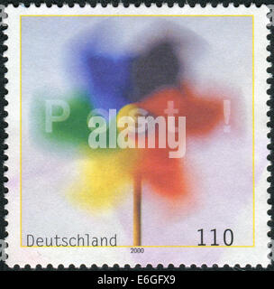 Deutschland - CIRCA 2000: Briefmarke gedruckt in Deutschland, zeigt Windrad, circa 2000 Stockfoto