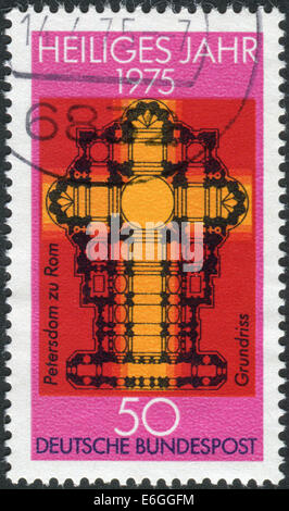 Deutschland - ca. 1975: Briefmarke gedruckt in Deutschland, zeigt einen Grundriss des Petersdom in Rom, ca. 1975 Stockfoto