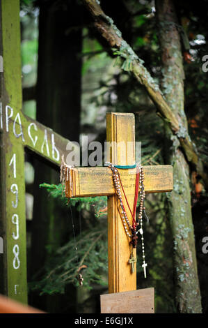 Holzkreuze auf dem Berg Grabarka, Wallfahrtsort für orthodoxe Christen, Polen 18.08.2014 Stockfoto