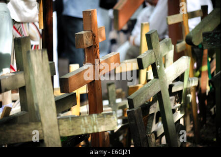 Holzkreuze auf dem Berg Grabarka, Wallfahrtsort für orthodoxe Christen, Polen 18.08.2014 Stockfoto