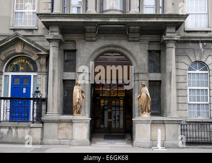 Vor dem Eingang der Whitefriar Street Karmeliterkirche und Priorat, Dublin Irland Stockfoto