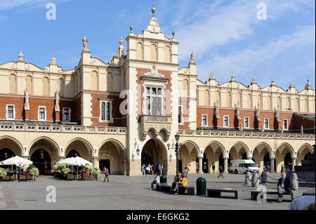 Tuchhallen auf dem Marktplatz (Rynek Glowny in Krakau, Polen, Europa, UNESCO-Weltkulturerbe Stockfoto