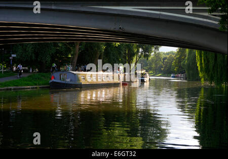 Blick auf den Fluss Cam von Victoria Avenue Bridge, Cambridge England Stockfoto