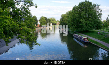 Blick auf den Fluss Cam von Victoria Avenue Bridge, Cambridge England Stockfoto