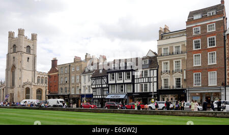 St. Maria die große Kirche und Könige Parade, vom Senat Haus Rasen Cambridge England Stockfoto