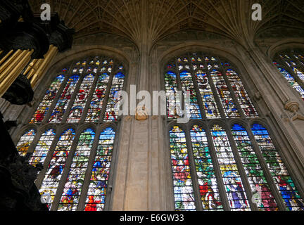 Kings College Kapelle innen Cambridge England zeigt die Kapelle Orgel und Buntglas-Fenster Stockfoto