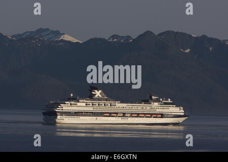 Kreuzfahrtschiff Celebrity Mercury Kreuzfahrt Inside Passage in der Nähe von Alaska. Stockfoto