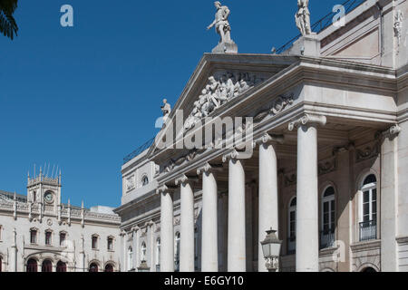 Teatro Nacional D. Maria II (National Theater D. Maria II) befindet sich auf dem Platz Rossio, Lissabon, Portugal Stockfoto