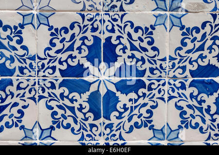 alten Azulejos, typische alte portugiesische Fliesen nützlich als Hintergrund Stockfoto