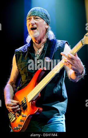 Rama, Ontario, Kanada. 22. August 2014. ROGER GLOVER der legendäre englische Rockband Deep Purple Perfroms im Casino Rama. Bildnachweis: Igor Vidyashev/ZUMA Draht/Alamy Live-Nachrichten Stockfoto