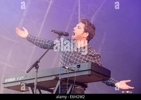 Portsmouth, Hampshire, UK. 23. August 2014. Siegreiche Festival - Samstag, Southsea, Hampshire, England. Scouting For Girls-Lead-Sänger Roy Stride während ihren Satz. Bildnachweis: MeonStock/Alamy Live-Nachrichten Stockfoto