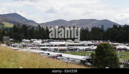 Blair Atholl, Schottland. 23. August 2014. Blair Castle International Horse Trials. Gesamtansicht der Hauptarena und Handel steht. Bildnachweis: Aktion Plus Sport/Alamy Live-Nachrichten Stockfoto