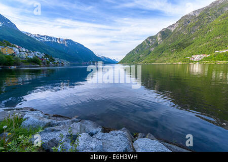 Norwegen-Landschaft in einem sonnigen Frühlingstag Stockfoto