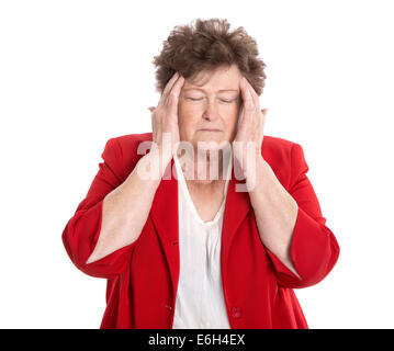 Vereinzelte ältere Frau mit Kopfschmerzen, Migräne oder Vergesslichkeit auf weißem Hintergrund. Stockfoto