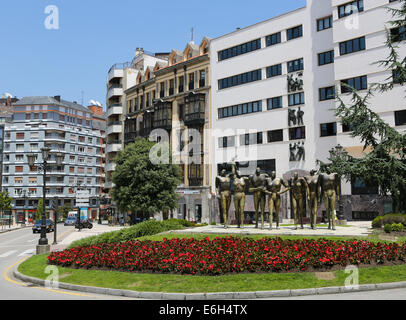 OVIEDO, Spanien - 17. Juli 2014: Plaza im Zentrum von Oviedo, Asturien, Spanien Carbayon. Stockfoto